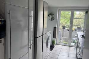 *ab 01.08.*  3-Zimmer-Dachgeschoßwohnung mit bodentiefen Sprossenfenstern und Balkon – Fröbelstr. 94, 47053 Hochfeld, Duisburg – Vorschaubild 2