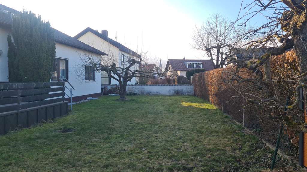 Immobilie in Atting - Ruhig gelegenes Einfamilienhaus mit eingewachsenem Garten und vielseitigem Raumangebot - Bild 1