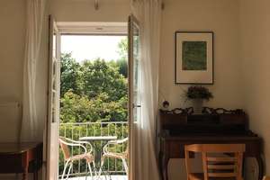 Charmante, möblierte 3-Raum-Wohnung mit Balkon und Garten in München-Schwabing – Moltkestraße 3, 80803 Münchner Freiheit, München – Vorschaubild 2