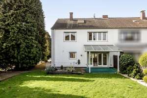Modernisierte 4,5-Raum Doppelhaushälfte mit rd. 118 m², Garten und Doppelgarage in Kray – Die vollständige Adresse der Immobilie erhältst du vom Anbieter., 45307 Kray, Essen – Vorschaubild 2