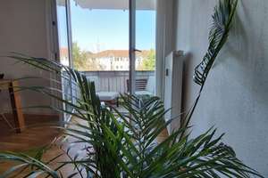 Exklusive 2-Zimmer-Wohnung mit Balkon und Einbauküche in Regensburg Nähe Uniklinikum und BKH