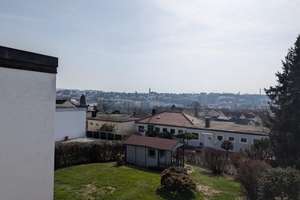 Geräumiges Reihenhaus mit 10 Zimmern und Garage in Passau-Hacklberg