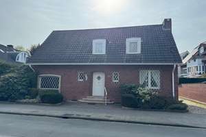 Elegante Villa mit großem Grundstück auf der Sentruper Höhe - Ein Filetstück in dieser Lage – Die vollständige Adresse der Immobilie erhältst du vom Anbieter., 48149 Sentrup, Münster – Vorschaubild 2
