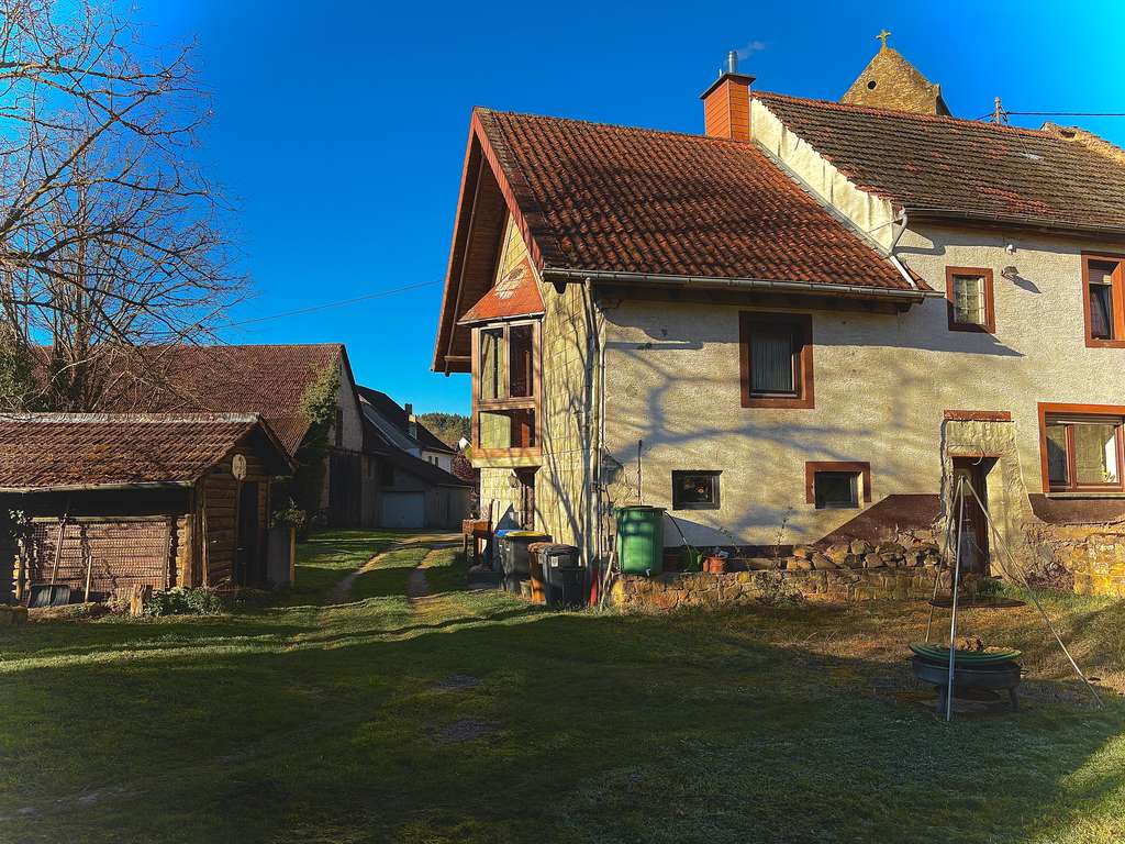 Immobilie in Löllbach - Charaktervolles Landhaus mit großer Wohnfläche und Grundstück - seltene Gelegenheit im ruhigen Dorf - Bild 4