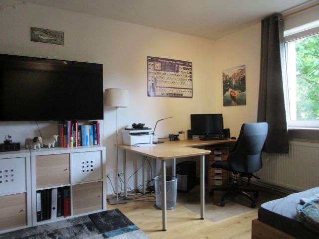 Immobilie in Wennigsen (Deister) - Komplett modernisierte 3,5-Zimmer-ETW in Vierfamilienhaus mit 2 Stellplätzen und großer Gartenfläche - Bild 2