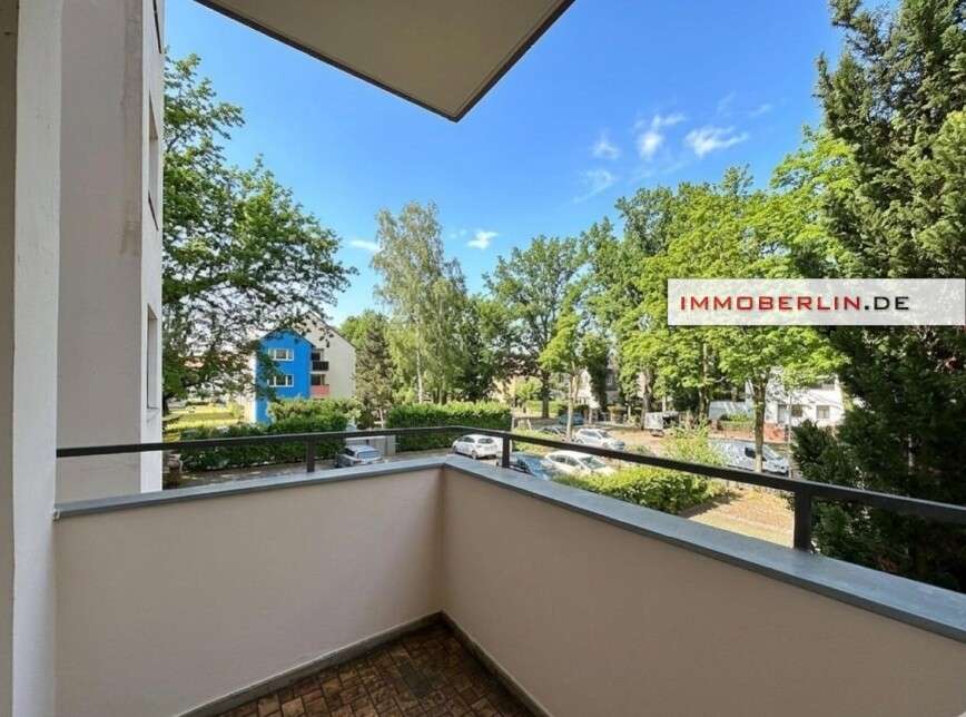 IMMOBERLIN.DE - Wohlfühllage! Wohnung mit Sonnenbalkon & Gestaltungspotenzial, Berlin – Bild 3
