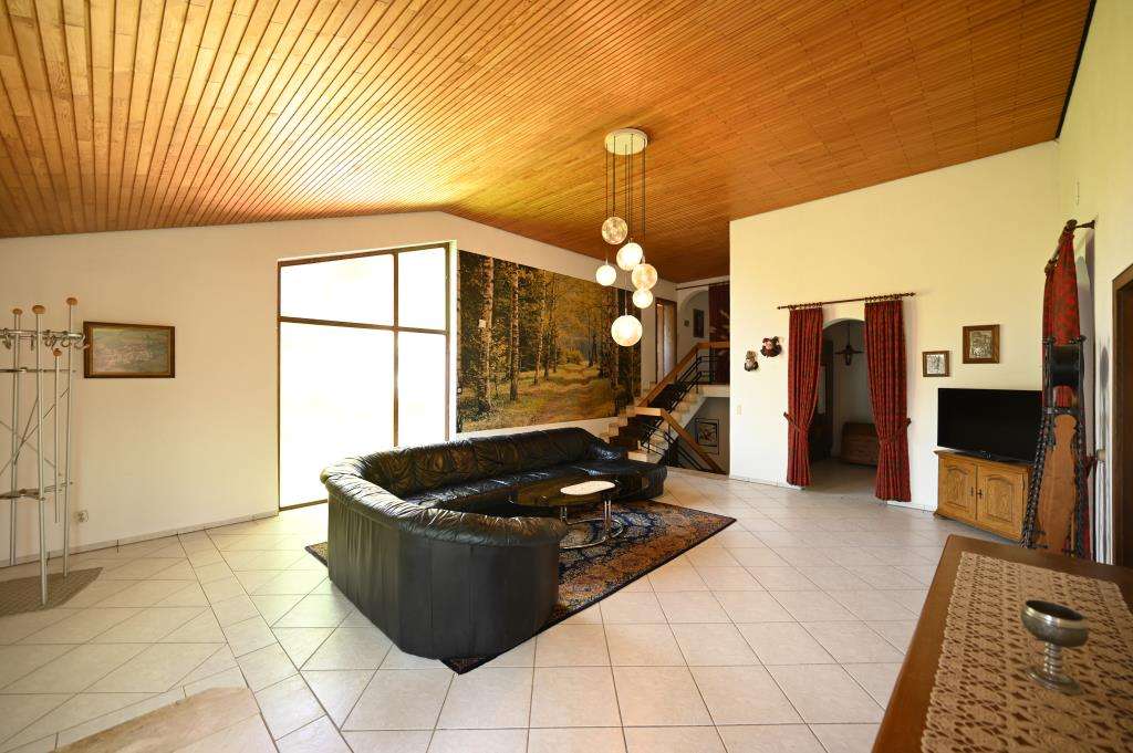 Immobilie in Breitenbrunn - Stilvoller Wohntraum - 
Großzügig Wohnen & Arbeiten & Leben!
  Breitenbrunn - Gimpertshausen - Bild 2