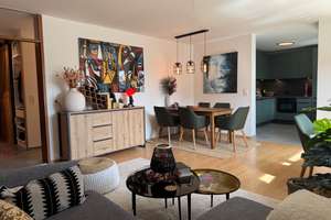 Pasing, 1. OG: Helle 2-Zimmer-Wohnung mit Südbalkon, neuer Designküche & TG-Stellplatz