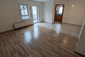 Helle große 3-Zimmer-Wohnung mit Balkon in Neckarsulm-Obereisesheim – Zehenthofstraße 4, 74172 Neckarsulm – Vorschaubild 1