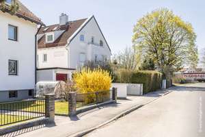 Bezugsfreie Dachgeschosswohnung mit schöner Wohnatmosphäre und TG-Einzelstellplatz – Die vollständige Adresse der Immobilie erhältst du vom Anbieter., 81829 Trudering-Riem (Ortsteil), München – Vorschaubild 3