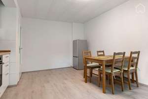 Bezugsfrei & Möbliert: Hell geschnittene 2-Zi.-ETW mit Balkon in Essen-Ostviertel (Provisionsfrei) – Friedbergstraße 2a, 45127 Holsterhausen, Essen – Vorschaubild 3