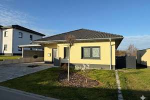 Nur noch wenige Grundstücke: Neubau-Bungalow im Baugebiet „Zur Tränke“ in Top-Grünlage von Thalheim – Zur Tränke 20, 6766 Bitterfeld-Wolfen – Vorschaubild 4