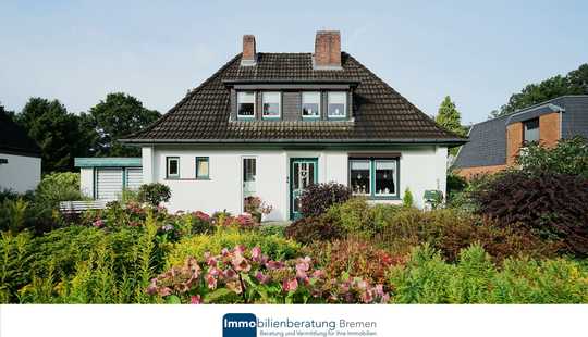 Bild von Charmantes Einfamilienhaus auf attraktiven Hanggrundstück mit Carport