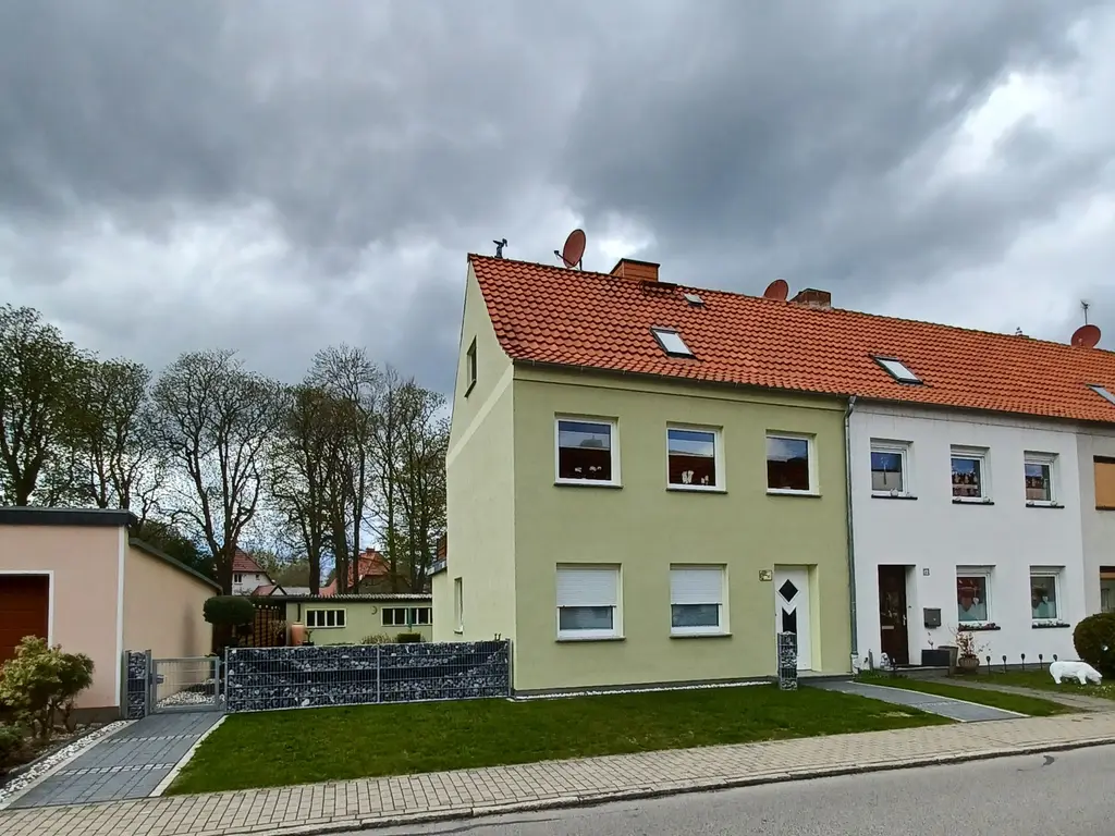 Familienfreundliches Wohnen mit gepflegtem Grundstück