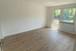 Frisch renovierte 2 Zimmerwohnung mit Balkon