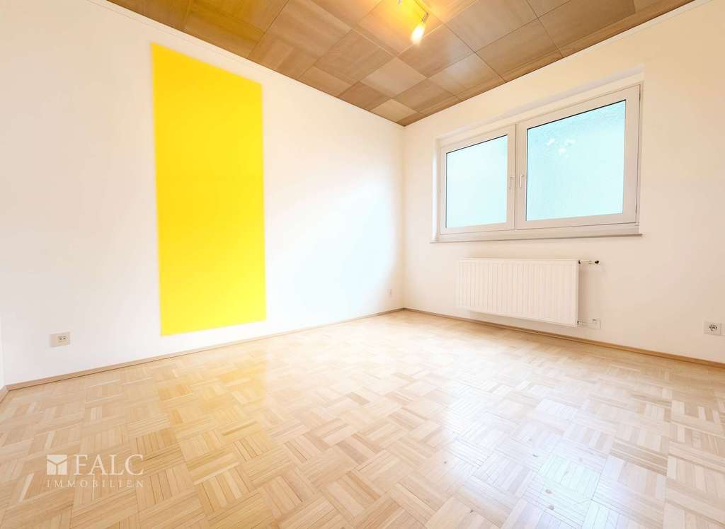 Immobilie in Hennef (Sieg) - Mehr Platz geht nicht: Top-Objekt für Handwerker mit XXL-Garage und flexiblem Raumangebot - Bild 2