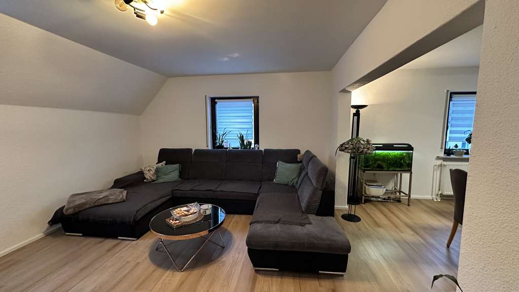 Immobilie in Sersheim - Provisionsfreie Modernisierte 4,5 Zimmer Wohnung ca.112m² mit Balkon Garage + Stellplatz in Sersheim - Bild 2