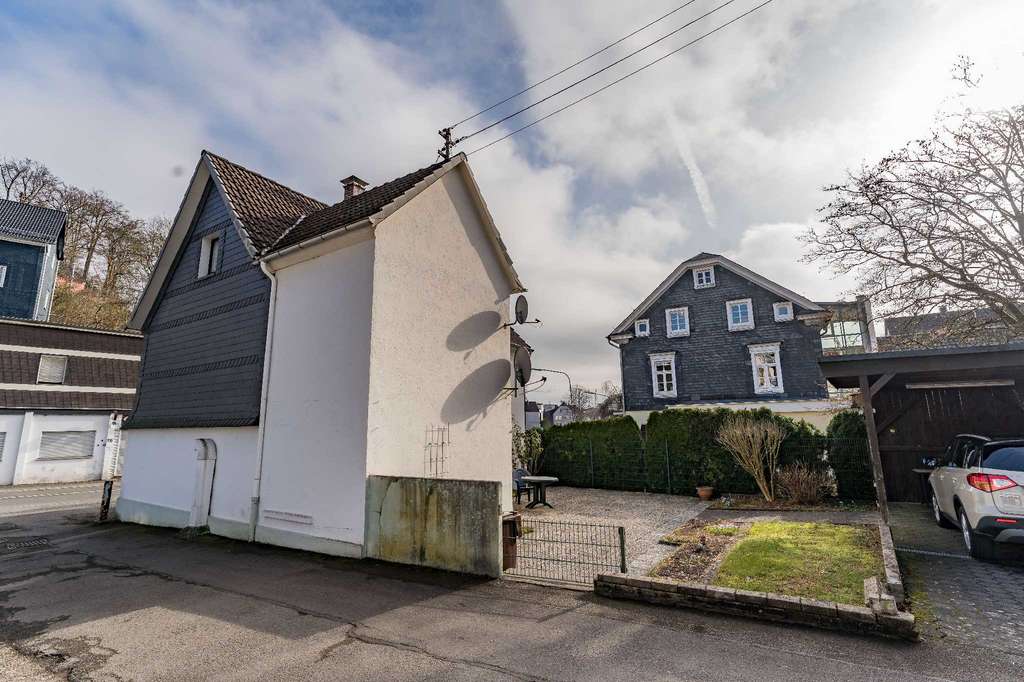 Immobilie in Gummersbach - Historisches Einfamilienhaus mit viel Potenzial - Sanierungsprojekt im Zentrum von Gummersbach - Bild 2