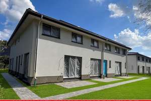Haus im Haus! Mod. 3-Zi.-Maisonette-ETW (Neubau/EE/KFW 55) mit Terrasse + eigenem Garten in Niendorf