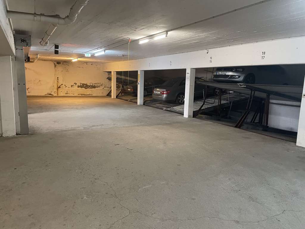 Sehr gepflegte, sehr saubere Tiefgarage einmalig in NW zu verkaufen