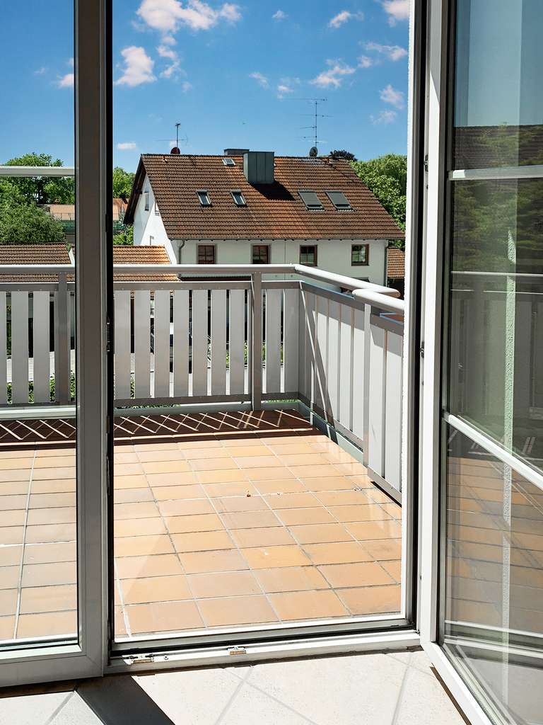 Immobilie in Haag an der Amper - Für Sie bereit: Herrliche 3-Zimmer Maisonette Wohnung im DG mit Balkon, EBK und eigenem Garten - Bild 1