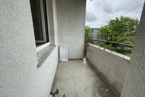 Frisch renovierte 3-Zimmer-Wohnung mit Balkon und Einbauküche in Moosach! – Alzeyer Str. 12, 80993 Alt-Moosach, München – Vorschaubild 4