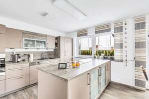 Wohntraum mit Stil und Energieeffizienz!
Neuwertiges KfW-55-Einfamilienhaus mit moderner Ausstattun – Die vollständige Adresse der Immobilie erhältst du vom Anbieter., 92421 Schwandorf – Vorschaubild 10