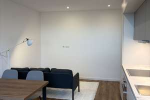 Erstbezug nach umfangreicher Renovierung, möblierte 2,5-Zimmer-Wohnung Berlin Mitte, Toller Ausblick – 10179 Mitte (Ortsteil), Berlin – Vorschaubild 3