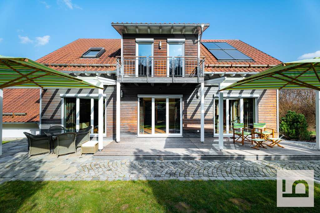 Immobilie in Wolnzach - Luxuriöses Traumhaus von Baufritz, Sauna, Büro, Garagen & grandiosem Ausblick, Wolnzach - Bild 1