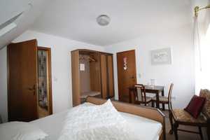 Mehrfamilienhaus mit 3 Wohnungen und 5 Einzimmer-Appartements – Kitzingen (Kreis) – Vorschaubild 24