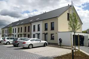 Geräumiges und neuwertiges  Reihenmittelhaus in Riedstadt-Erfelden im Grünen am Altrhein  – Die vollständige Adresse der Immobilie erhältst du vom Anbieter., 64560 Riedstadt – Vorschaubild 1