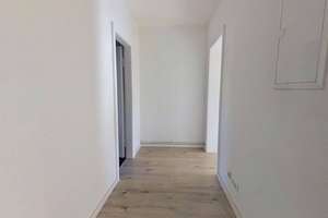 Große 2-Zimmer-Wohnung mit BALKON, modernem Wannenbad und viel Lichteinfall – Umlostraße 19, 33649 Brackwede, Bielefeld – Vorschaubild 7
