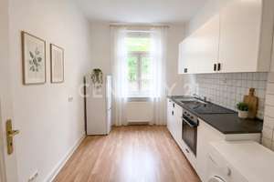 Voll vermietetes 3-Parteien-Haus mit 96 m² Lagerfläche – ruhige Hoflage in Wiesbaden – Die vollständige Adresse der Immobilie erhältst du vom Anbieter., 65185 Mitte, Wiesbaden – Vorschaubild 2