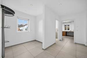 Exklusives Einfamilienhaus mit Aufzug und Doppelgarage – Die vollständige Adresse der Immobilie erhältst du vom Anbieter., 83561 Ramerberg – Vorschaubild 9