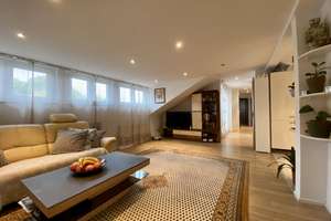 Elegante DG-Wohnung mit Einbauküche und Balkon – Wohnen mit Anspruch