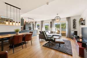 Luxuriöse Eigentumswohnung mit Designküche, Balkon und Stellplatz in Köln-Rodenkirchen