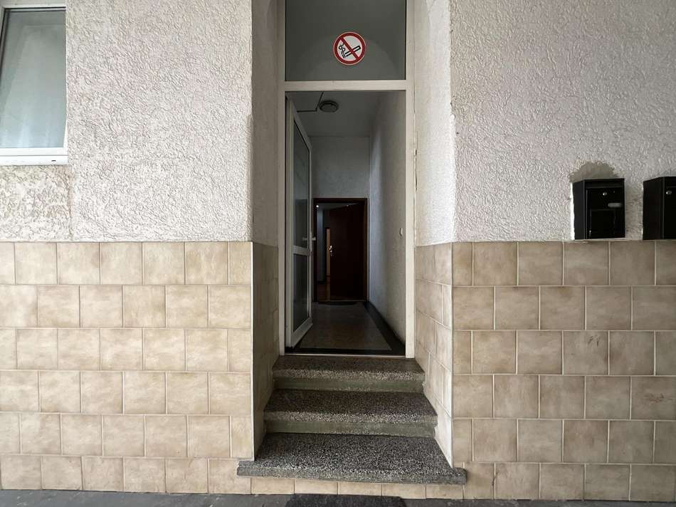 Hauseingang mit 3 Stufen