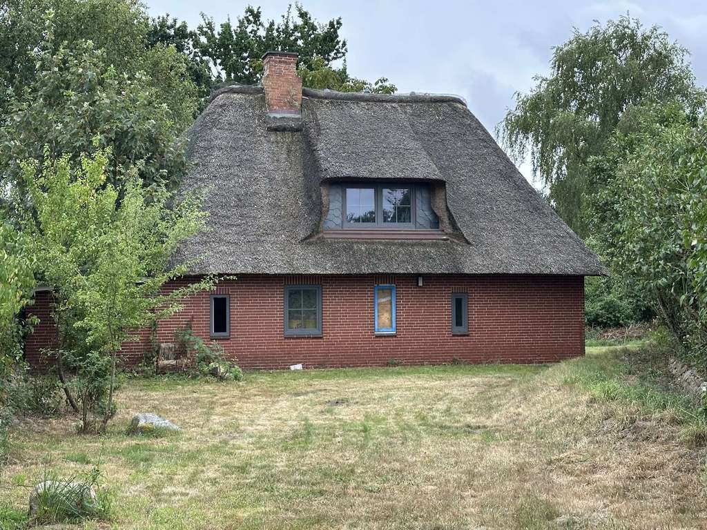 Immobilie in Almdorf - Seltenes Küstenobjekt nahe der Nordsee - Historisches Reetdachhaus zur individuellen Fertigstellung - Bild 2