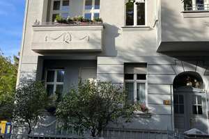 Altbaujuwel mit Großen Gaten, gepflegt und schöne Wohnungen...