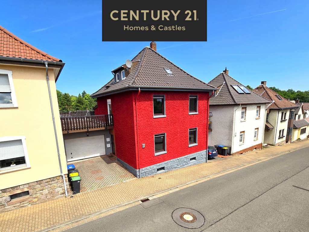 Charmante freistehende Stadtvilla mit großem Balkon, Terrasse, Garten und Garage in Altenwald