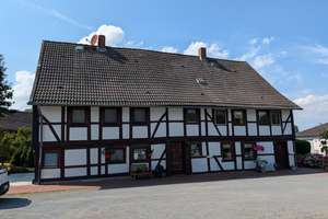 sehr schönes 2 Familienhaus mit Doppelcarport und großer Scheune zu verkaufen !