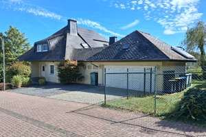 265 m² Wohnfläche – Wohnen wie im eigenen Haus mit Garten & Doppelgarage | PV + Wärmepumpe
