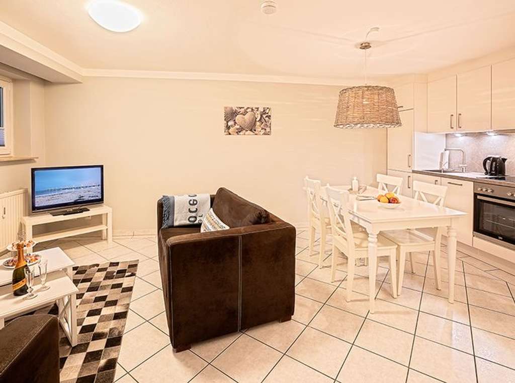 Immobilie in Timmendorfer Strand - Gut gelegene 3-Zimmer-Mitarbeiterwohnung - provisionsfrei direkt vom Eigentümer zu verkaufen - Bild 1