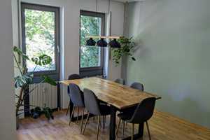Helle 2-Zimmer-Wohnung mit Loggia, großem Kellerraum und Tiefgaragenstellplatz in zentraler Lage – Bielefeld – Vorschaubild 1