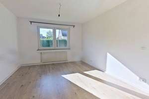 Große 2-Zimmer-Wohnung mit BALKON, modernem Wannenbad und viel Lichteinfall – Umlostraße 19, 33649 Brackwede, Bielefeld – Vorschaubild 3
