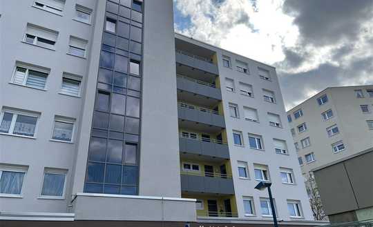 Neu! Renovierte, bezugsfreie 2 ZKB-Wohnung (6.OG) mit herrlichem Fernblick in Wörth zu verkaufen!