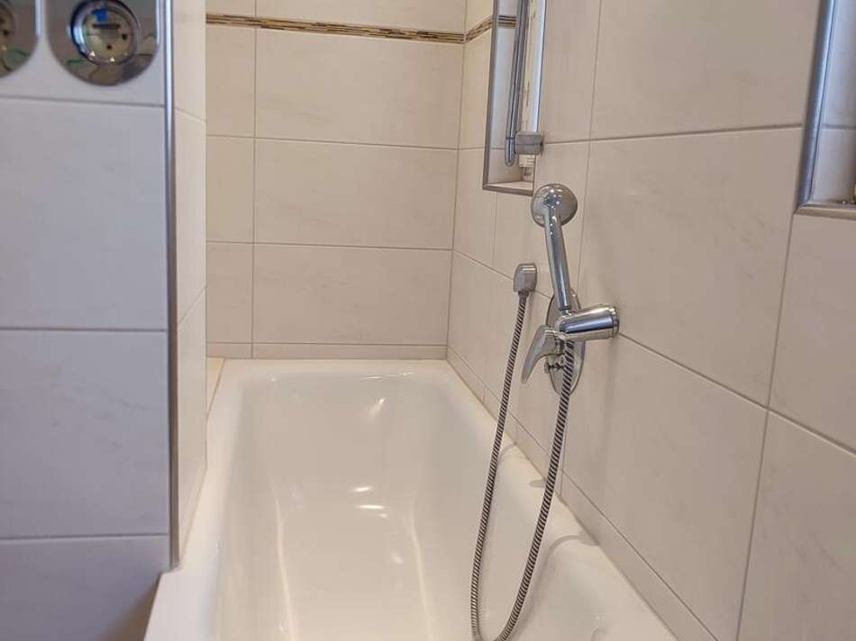 Bad, Badewanne EG