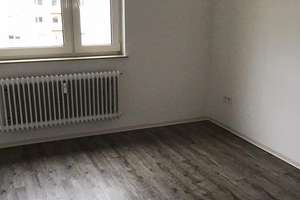 Renovierte, gemütliche  2-Zimmer-Wohnung mit Balkon ab sofort frei – Gibitzenhofstr. 88 b, 90443 Steinbühl, Nürnberg – Vorschaubild 2