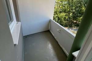 Modernes Badezimmer und Balkon - 3 ZW in Sündersbühl – Ossietzkystr. 61, 90439 Sündersbühl, Nürnberg – Vorschaubild 3