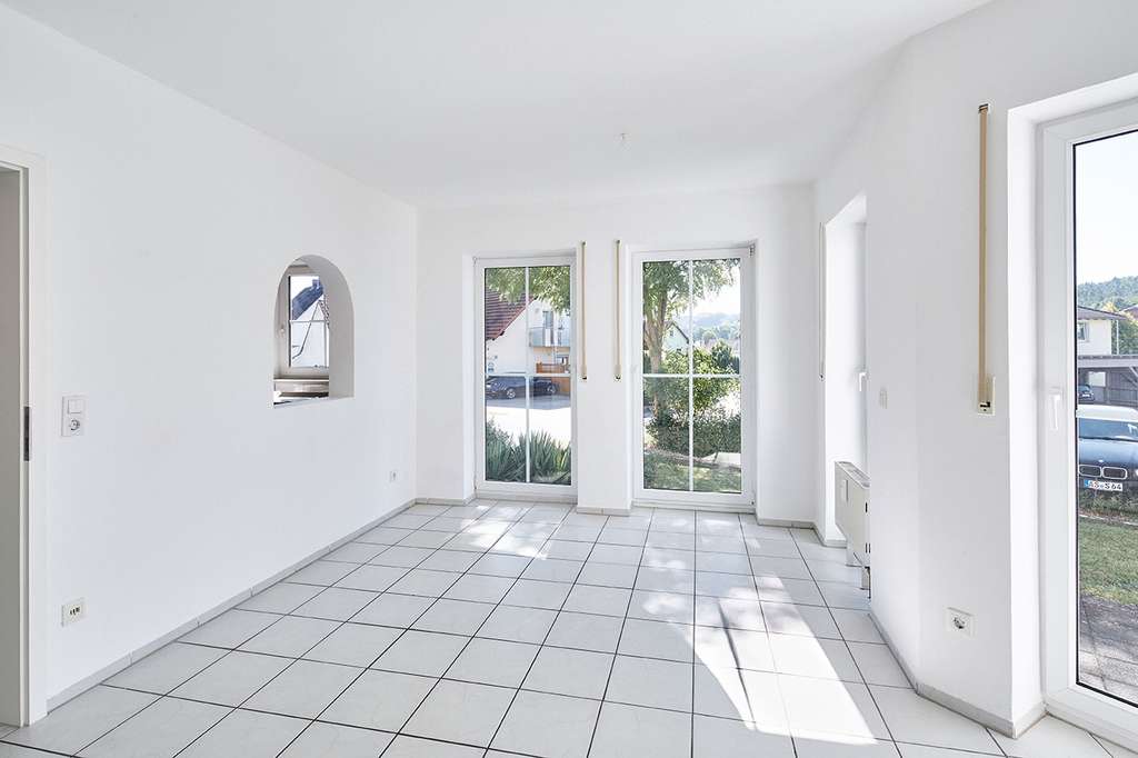 Immobilie in Poppenricht - Gepflegtes Mehrfamilienhaus mit 2 Wohneinheiten und Praxis - Bild 3